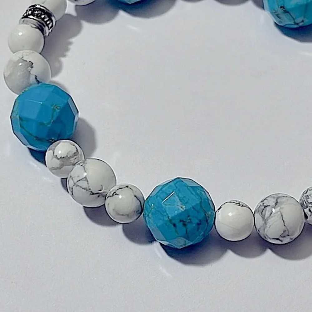Genuine White Howlite w/ Faceted Blue Howlite & Freeform Pendant 🤍💎 - Picture 4 of 9